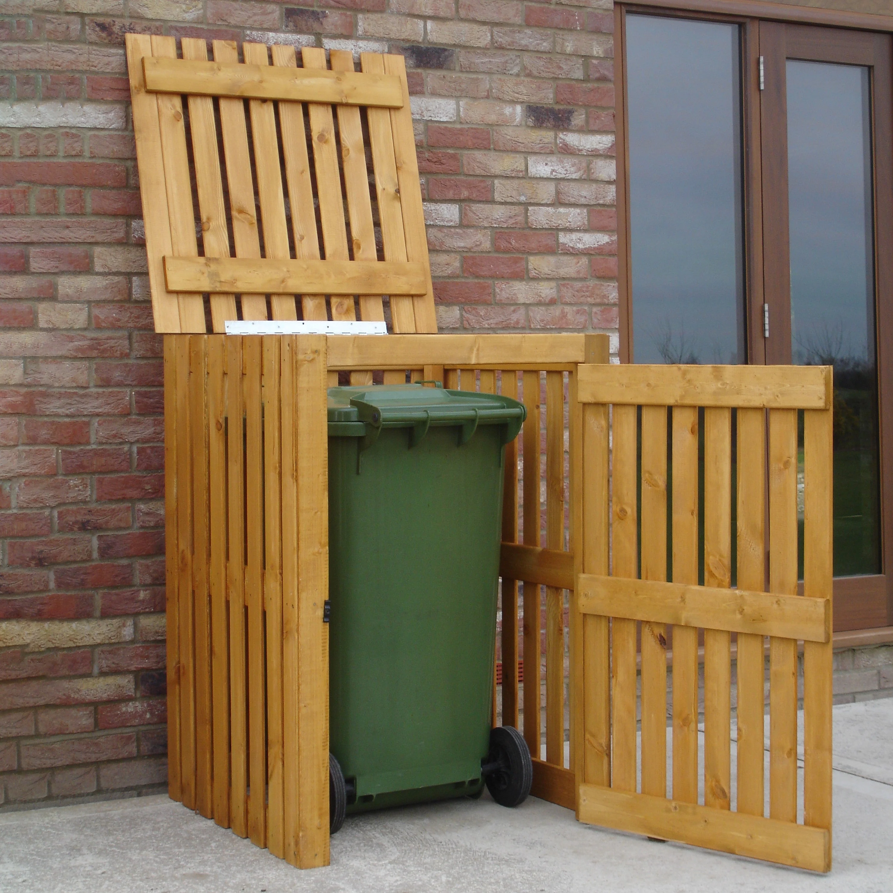Moderna 2' 4" x 2' 8" Flat Bin Store - Premium Slatted