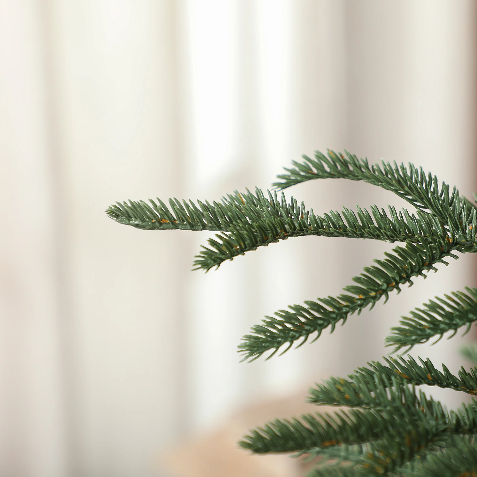 5ft Full Spruce Christmas Tree Artificial -  1375 Tips - Image 9